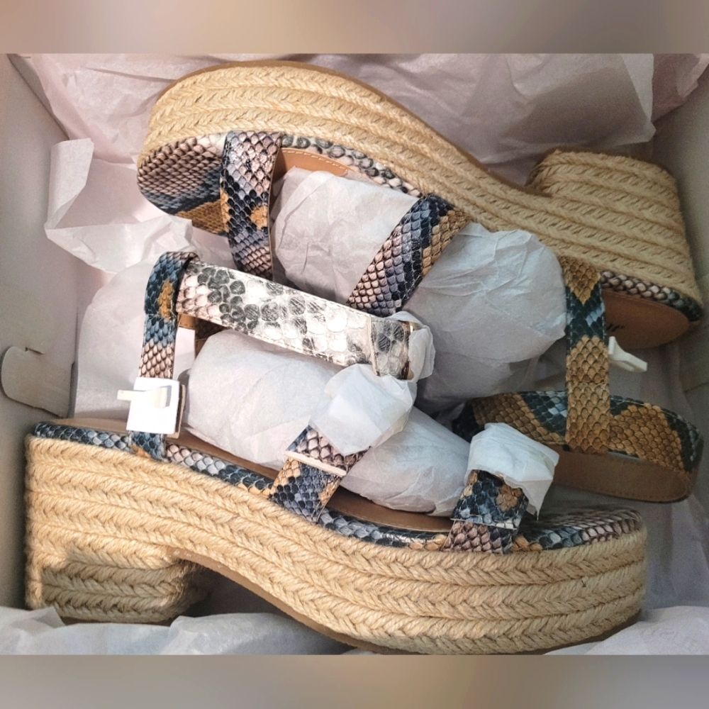Shoedazzle multi-color strappy wedges size 7.5 NEW